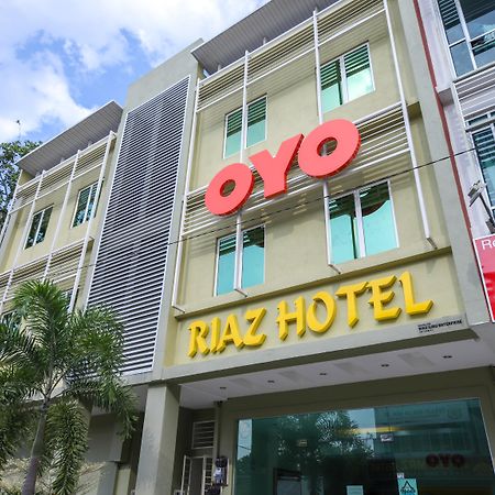 Oyo 89839 Riaz Hotel Malacca Екстер'єр фото