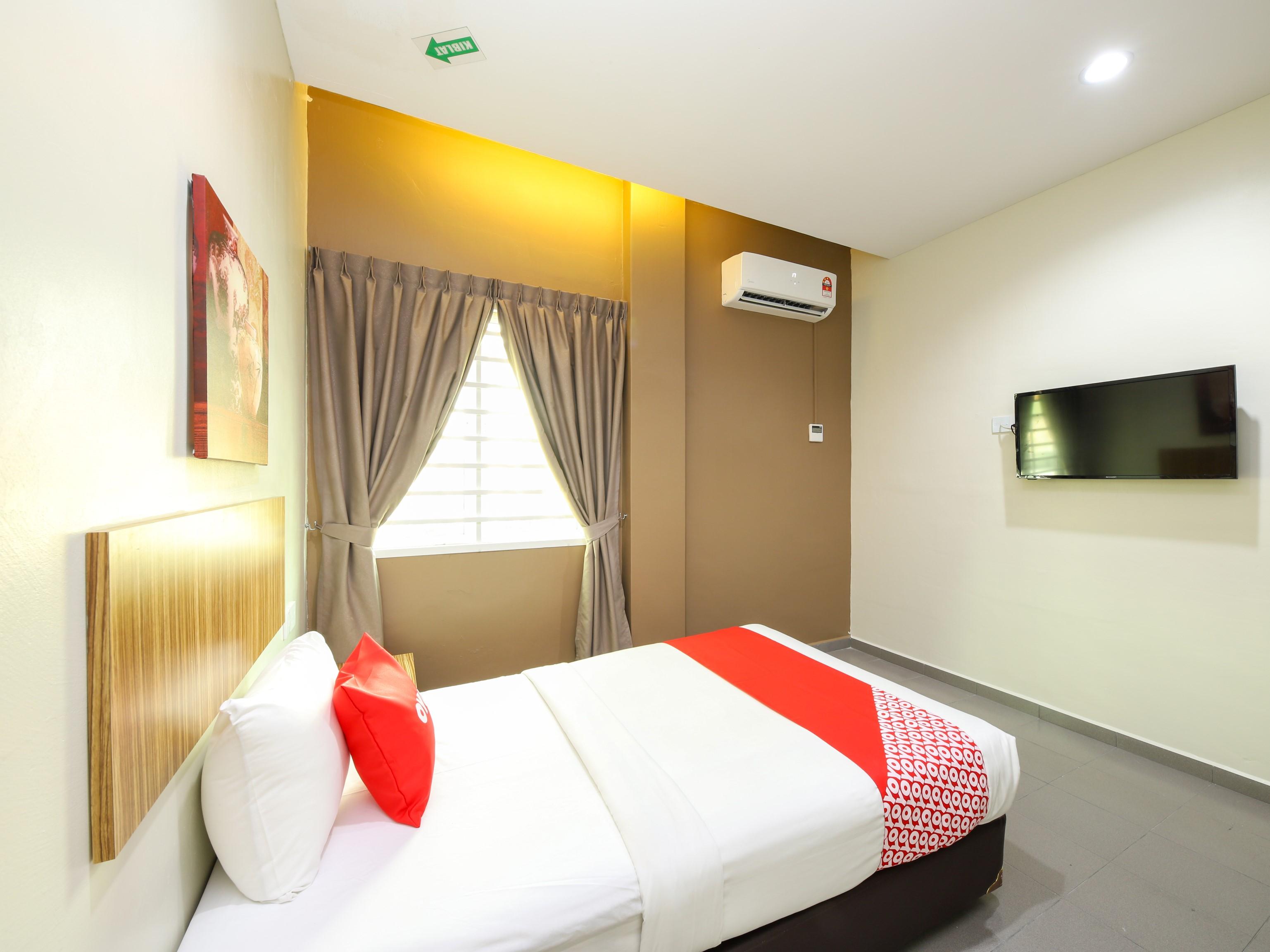 Oyo 89839 Riaz Hotel Malacca Екстер'єр фото