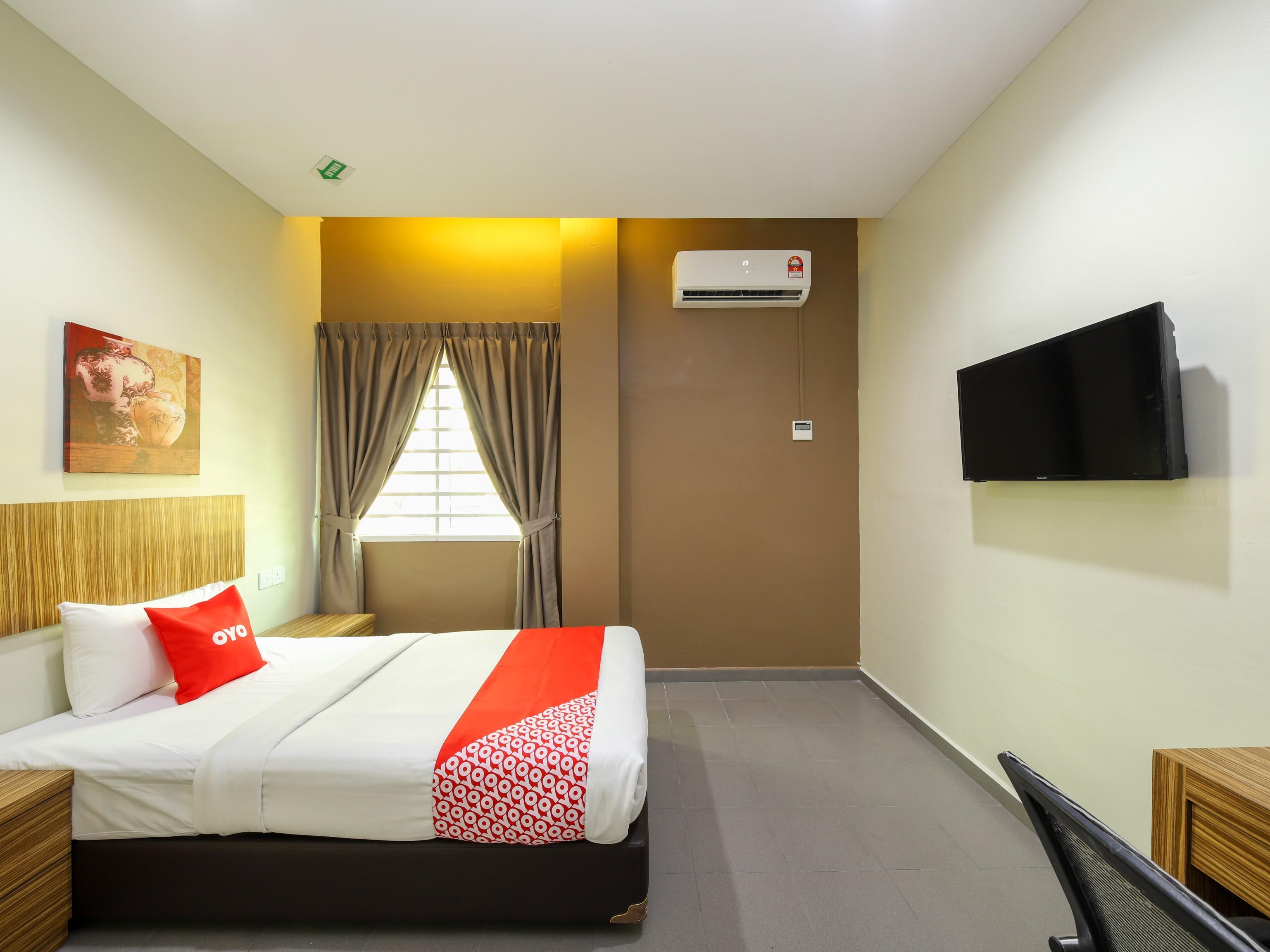 Oyo 89839 Riaz Hotel Malacca Екстер'єр фото