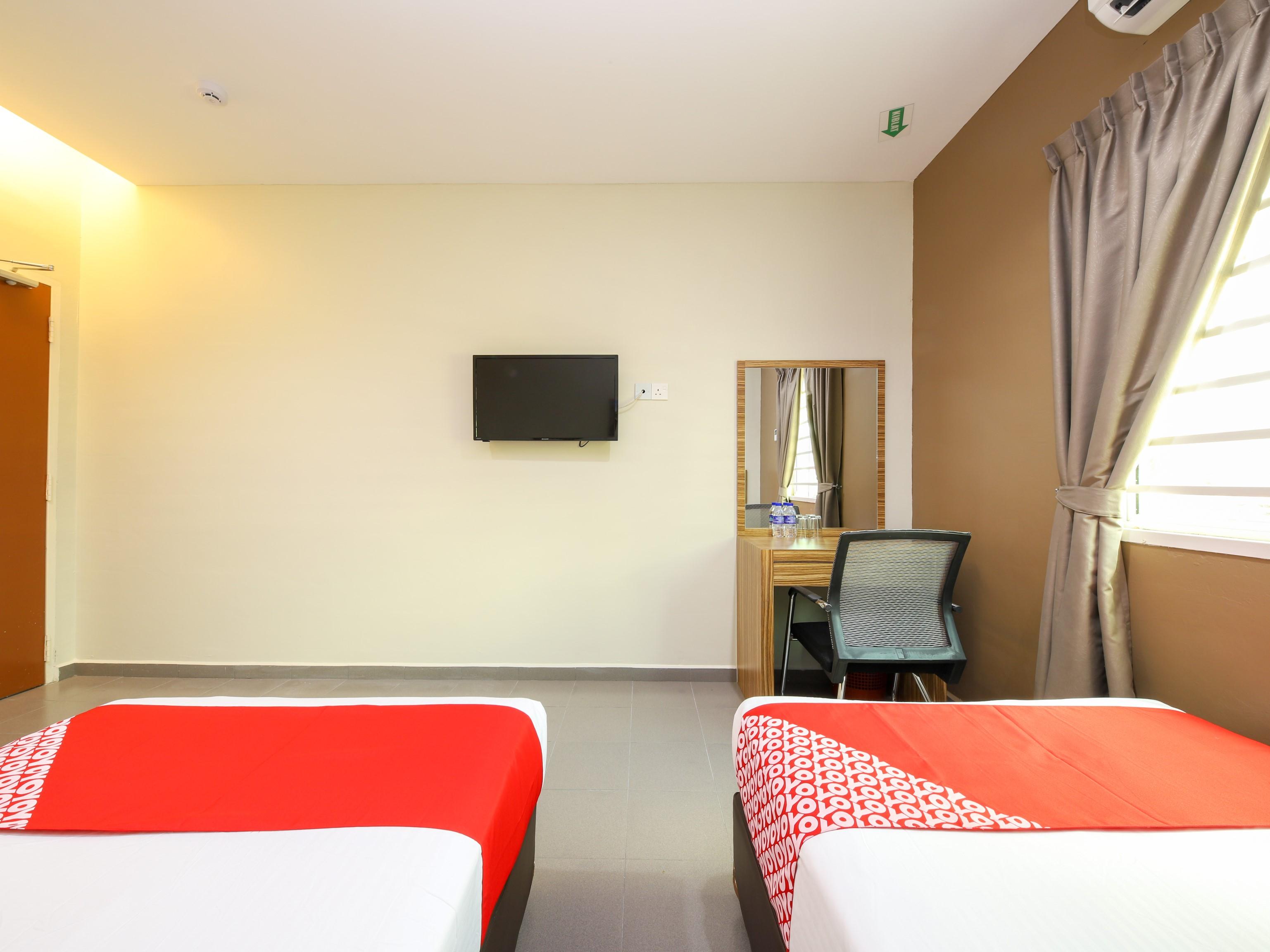 Oyo 89839 Riaz Hotel Malacca Екстер'єр фото