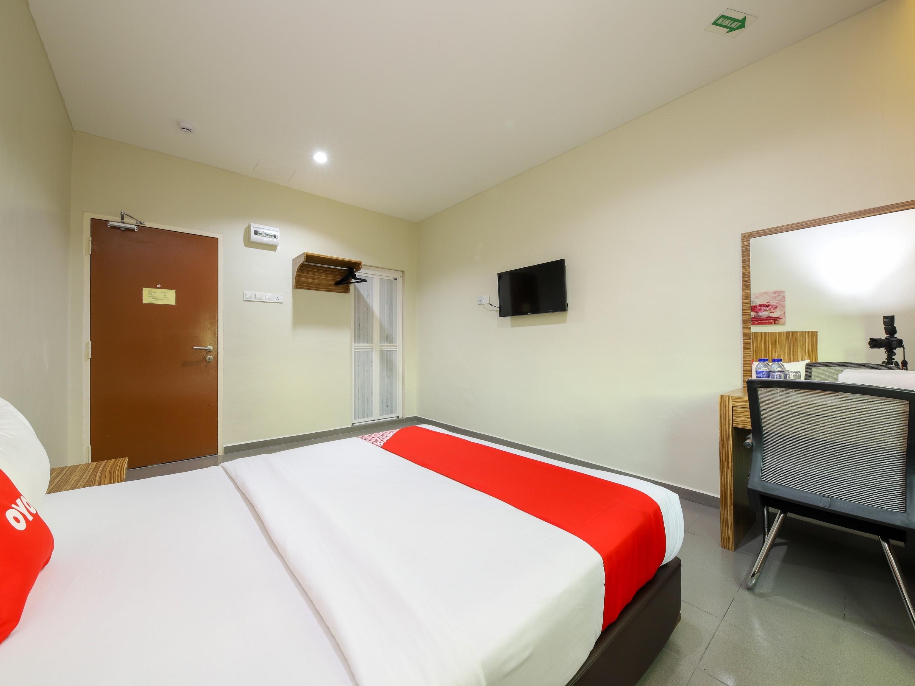 Oyo 89839 Riaz Hotel Malacca Екстер'єр фото