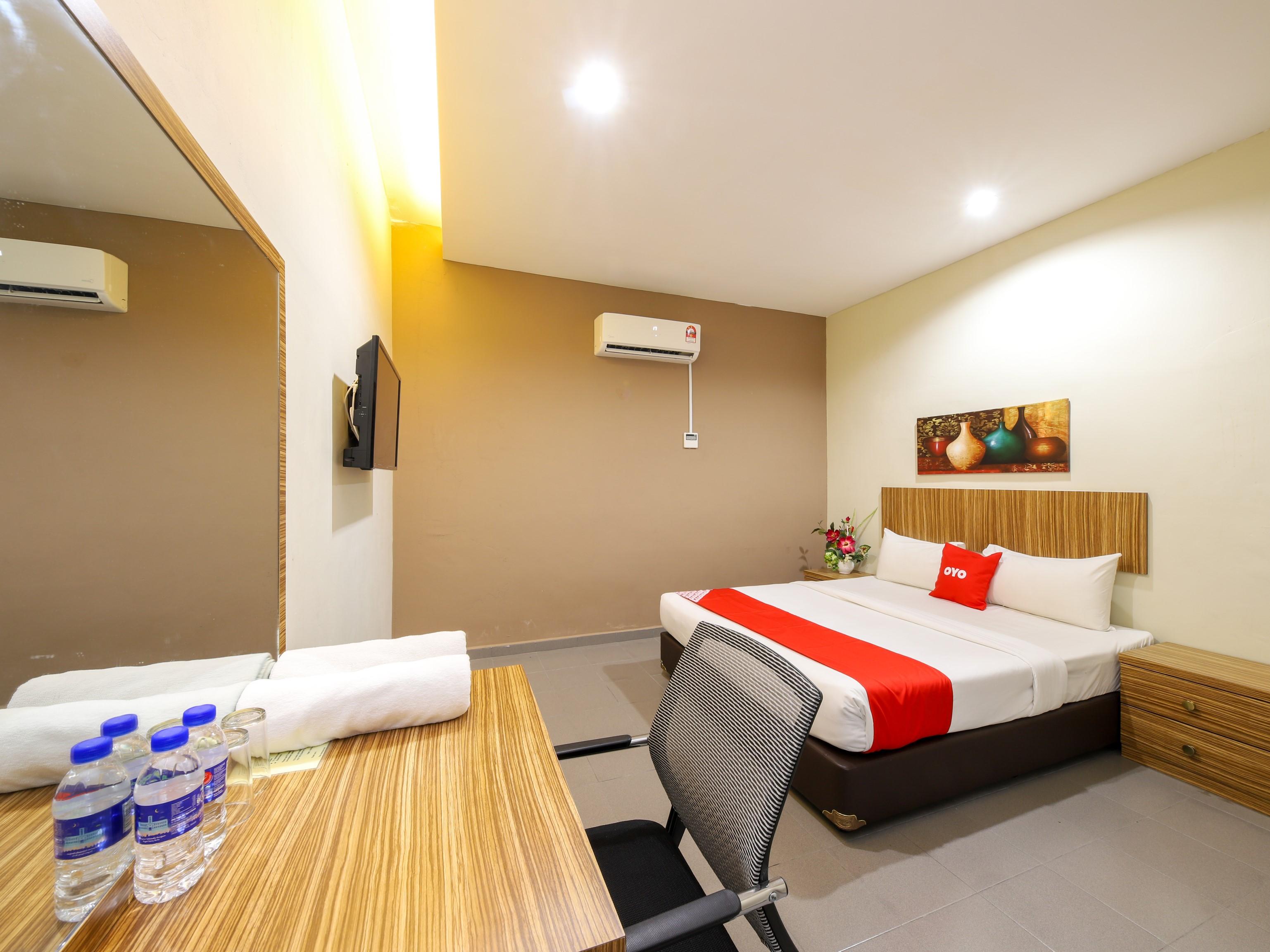 Oyo 89839 Riaz Hotel Malacca Екстер'єр фото
