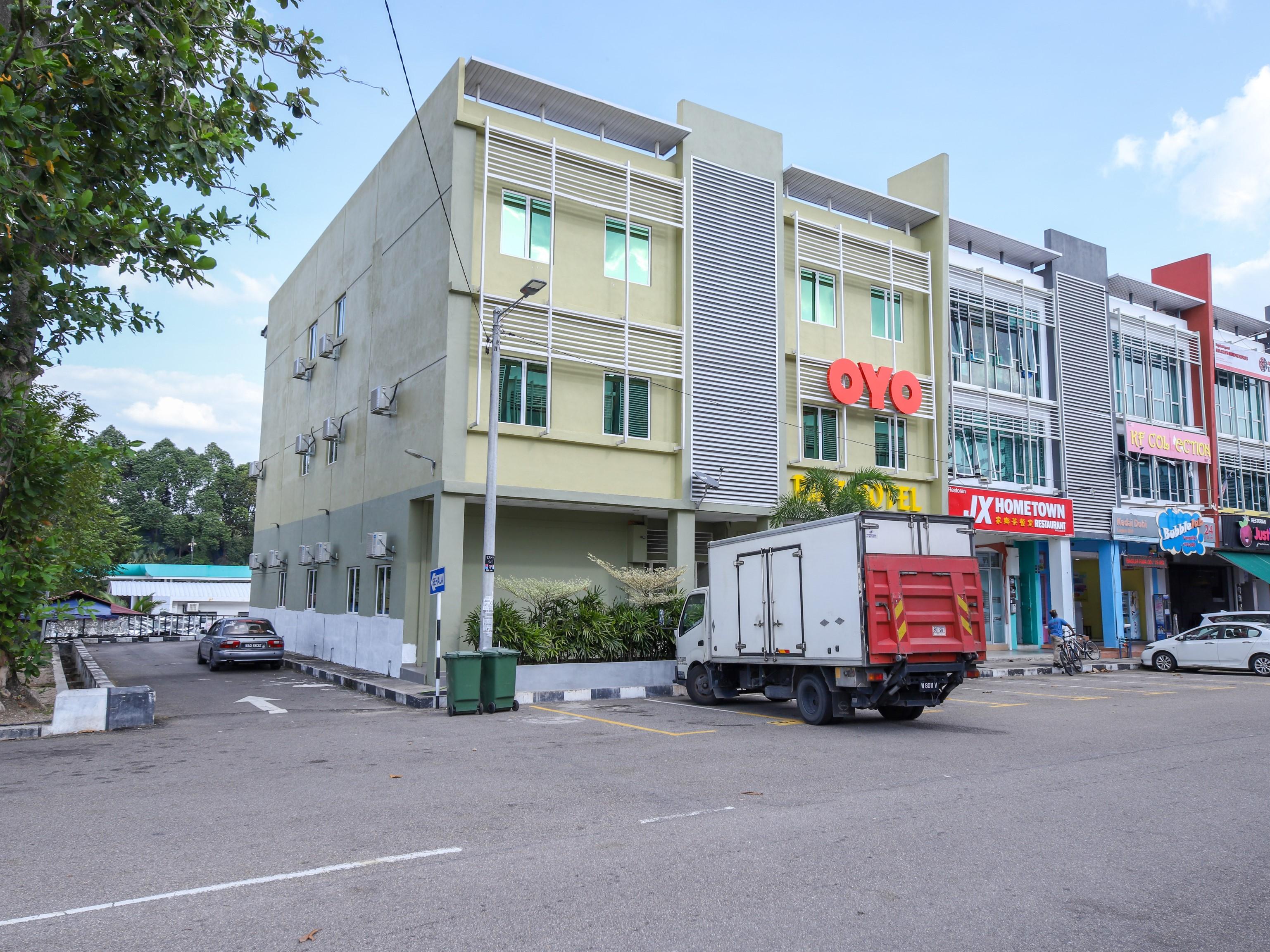 Oyo 89839 Riaz Hotel Malacca Екстер'єр фото