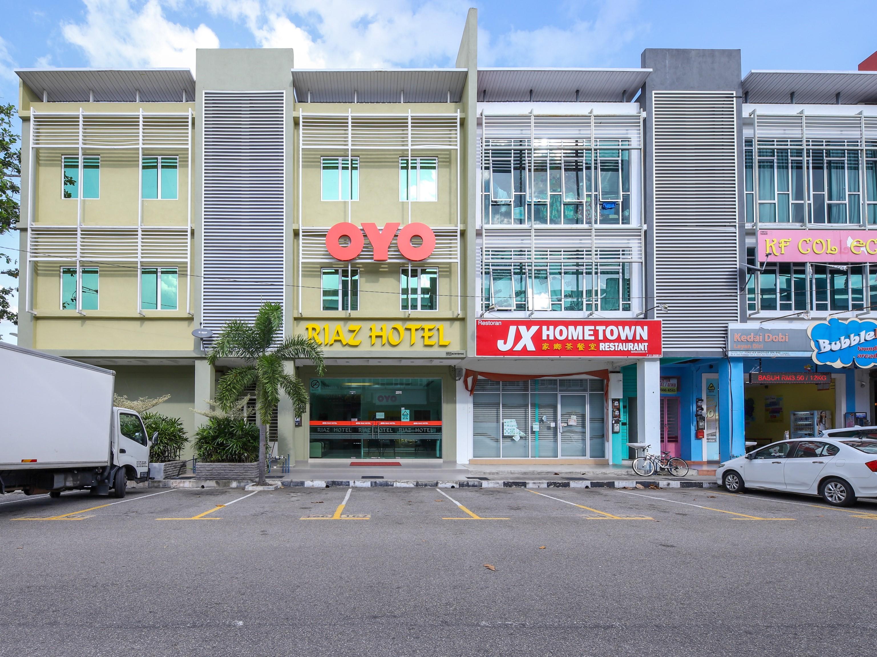 Oyo 89839 Riaz Hotel Malacca Екстер'єр фото