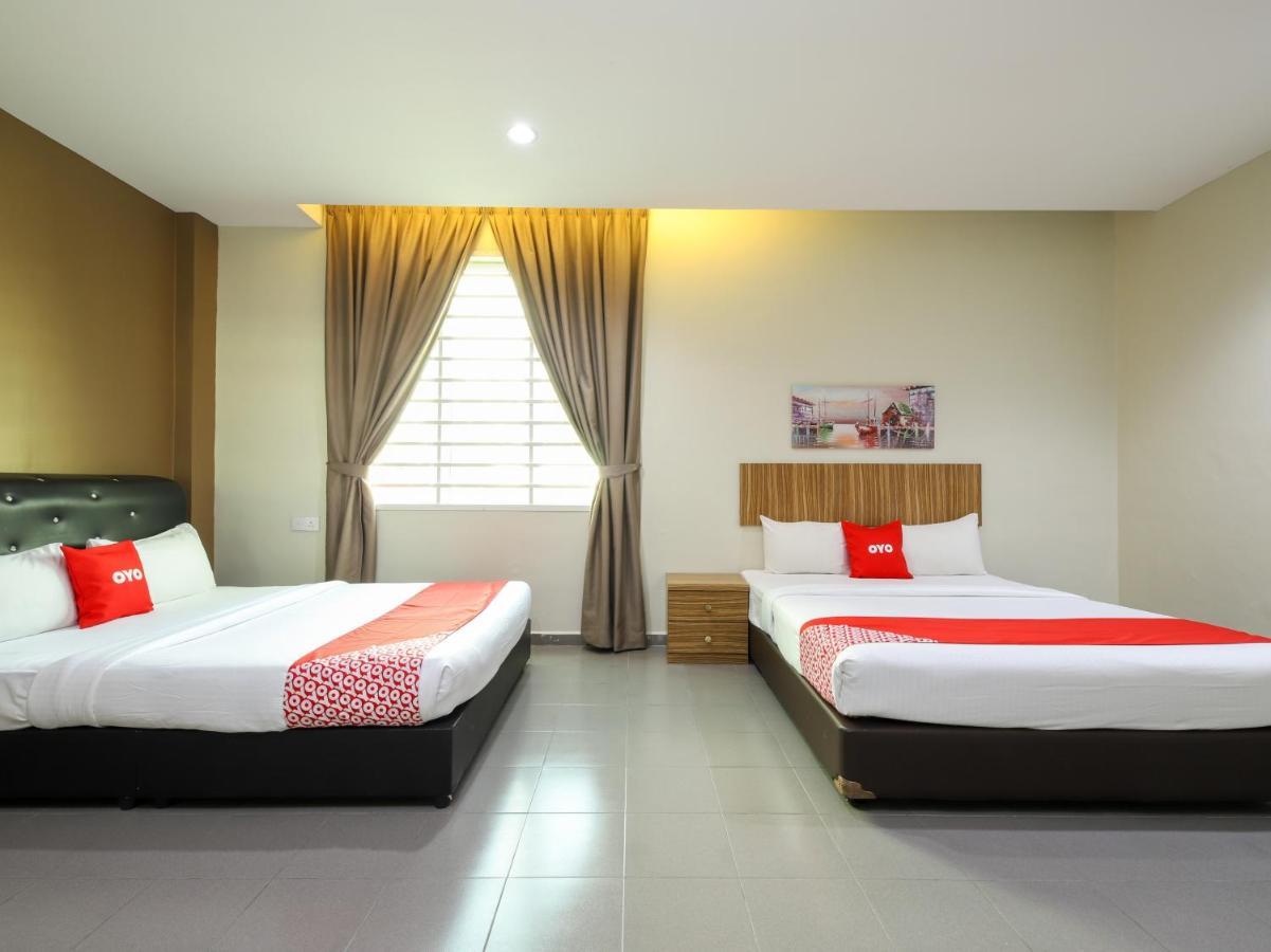 Oyo 89839 Riaz Hotel Malacca Екстер'єр фото