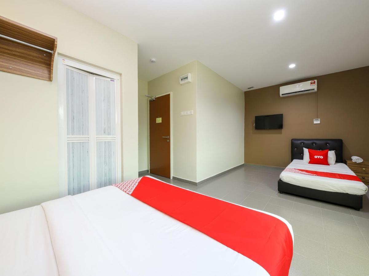 Oyo 89839 Riaz Hotel Malacca Екстер'єр фото
