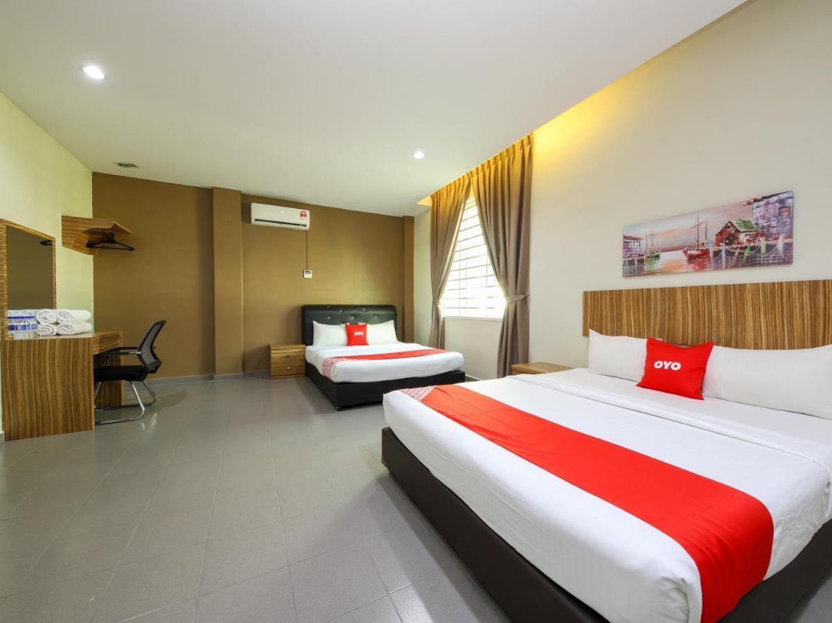 Oyo 89839 Riaz Hotel Malacca Екстер'єр фото