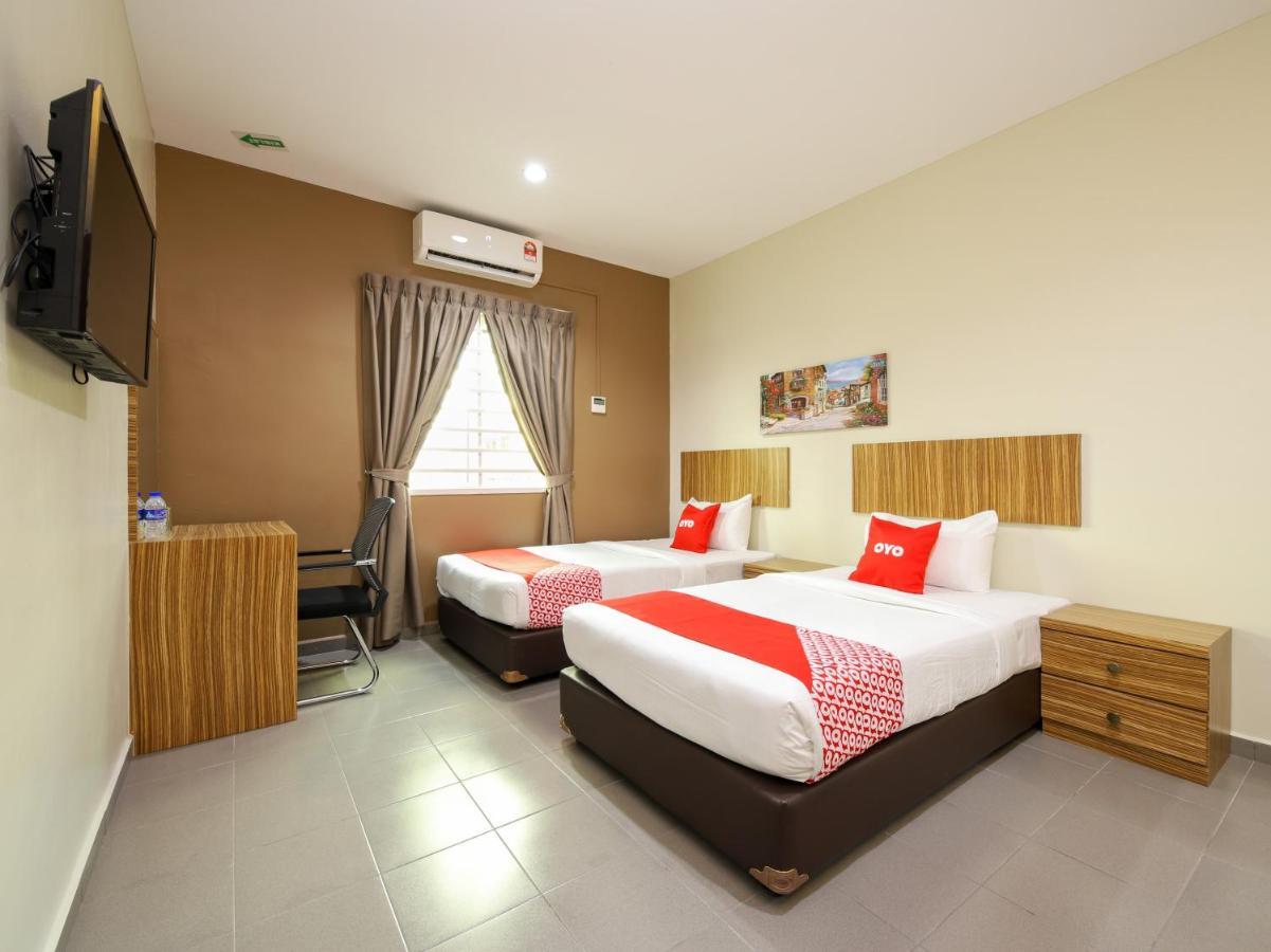 Oyo 89839 Riaz Hotel Malacca Екстер'єр фото