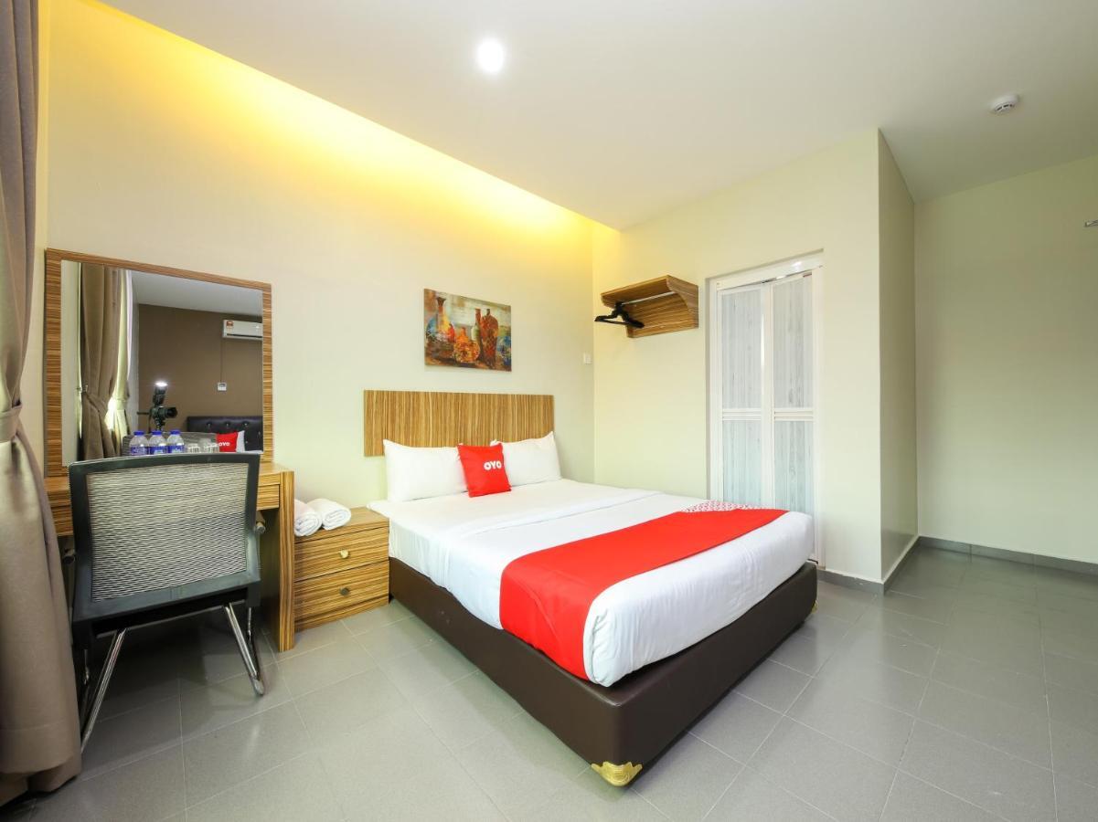 Oyo 89839 Riaz Hotel Malacca Екстер'єр фото