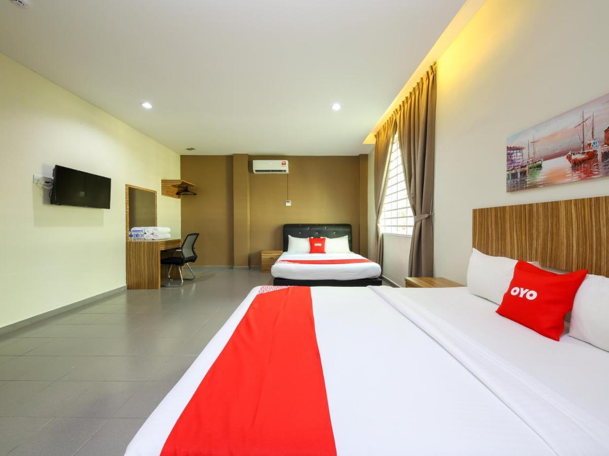 Oyo 89839 Riaz Hotel Malacca Екстер'єр фото
