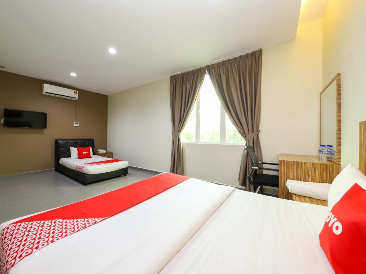 Oyo 89839 Riaz Hotel Malacca Екстер'єр фото